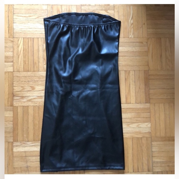 🖤Faux leather strapless stretch dress - Picture 2 of 2